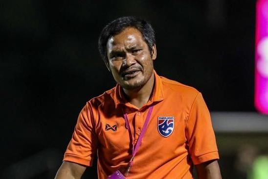 HLV U19 Thai Lan khong phuc khi ve bet tai giai tu hung hinh anh