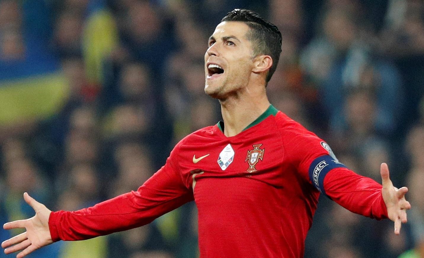Ronaldo ghi ban thu 700, Bo Dao Nha van thua o VL Euro 2020 hinh anh