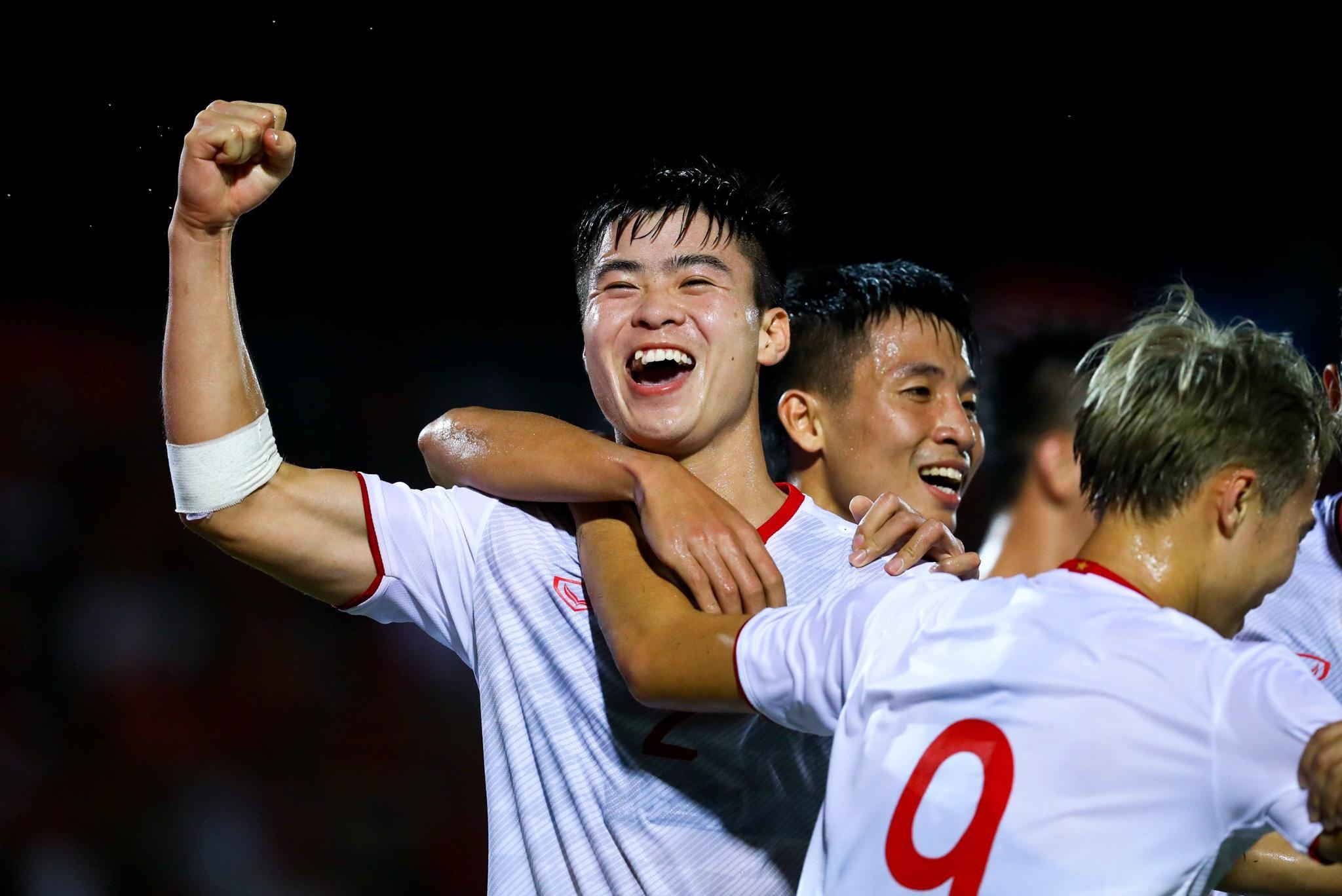 HLV Park va 3 cu dam giup tuyen Viet Nam ha Indonesia hinh anh