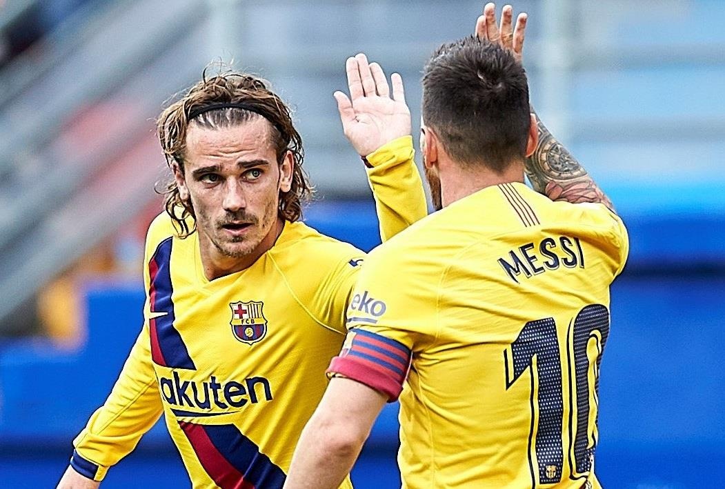 Messi, Griezmann ghi ban dua Barca chiem ngoi dau cua Real hinh anh