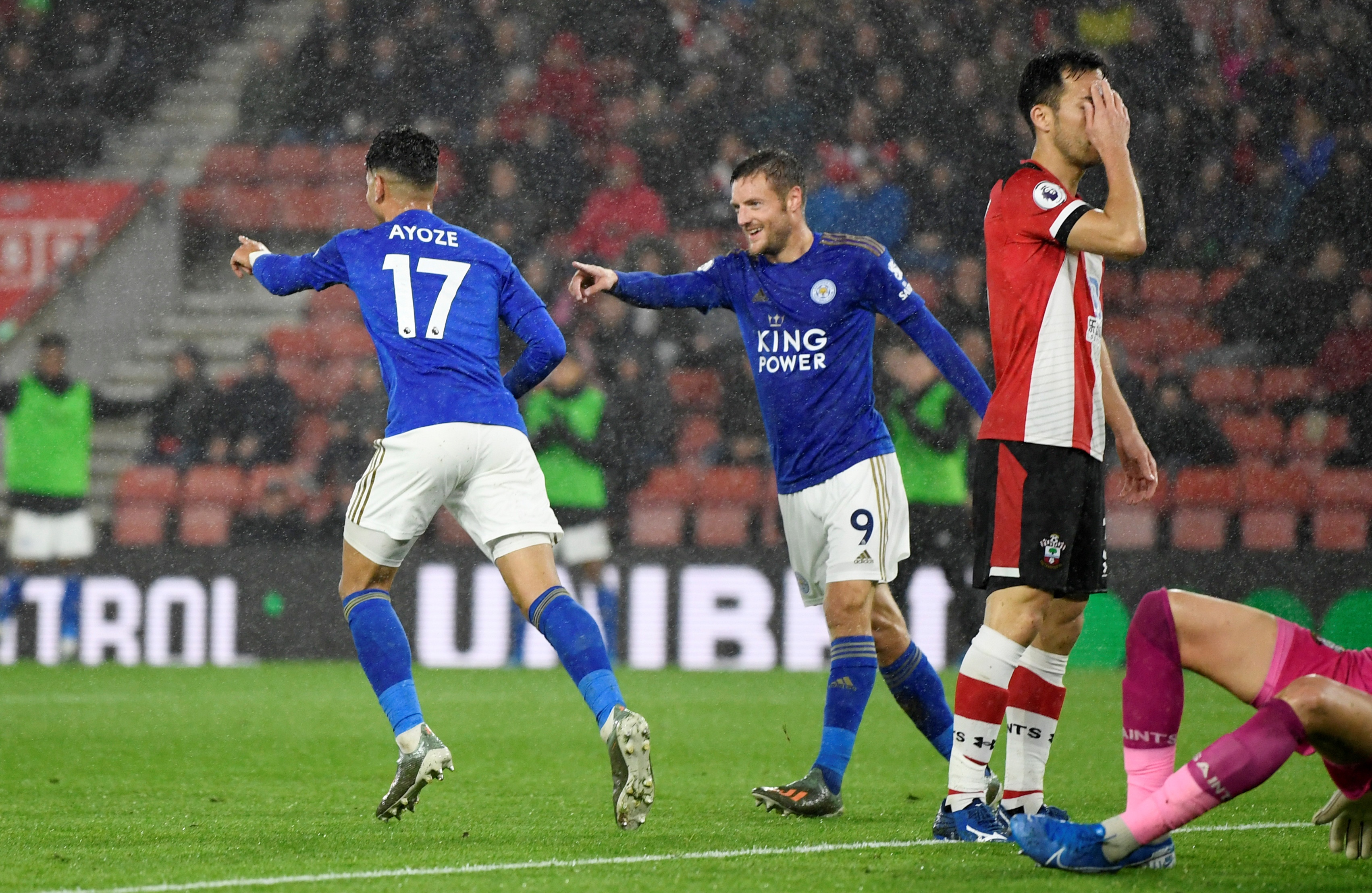 Leicester thang 9-0 anh 10