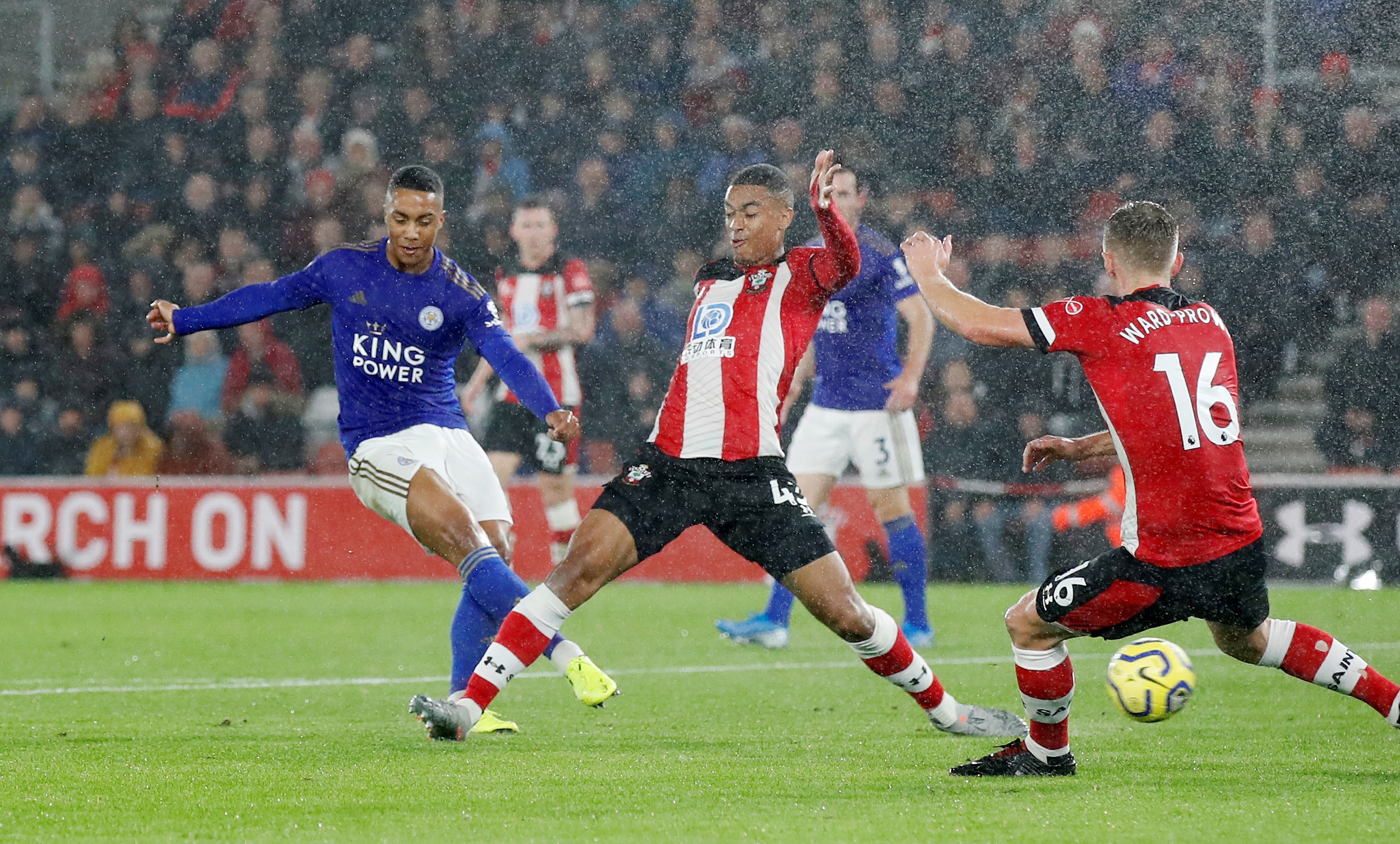 Leicester thang 9-0 anh 5