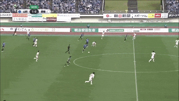 Doi bong Nhat Ban ghi 2 ban tu giua san chi trong 90 giay hinh anh