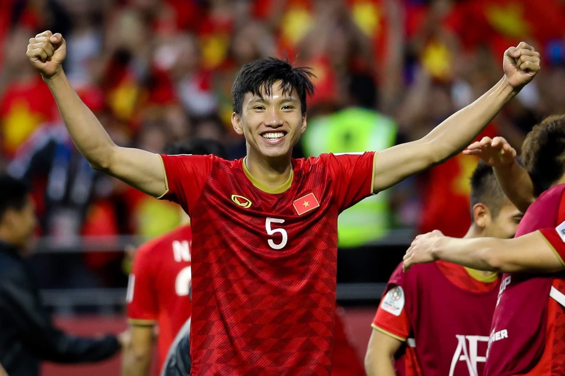 Van Hau tac bong ngang Marcelo o Football Manager 2020 hinh anh