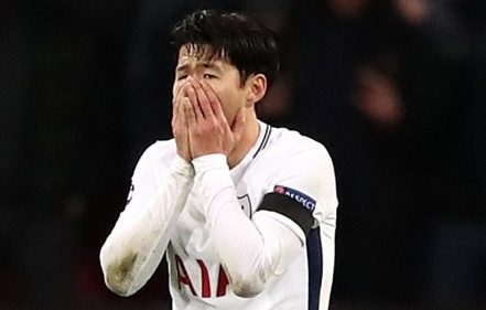 Son Heung-min duoc huy the do sau pha pham loi voi Gomes hinh anh