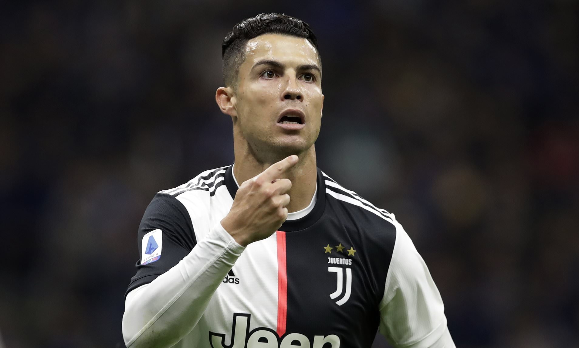 Dong doi cu ke ky niem kho quen ve Ronaldo hinh anh
