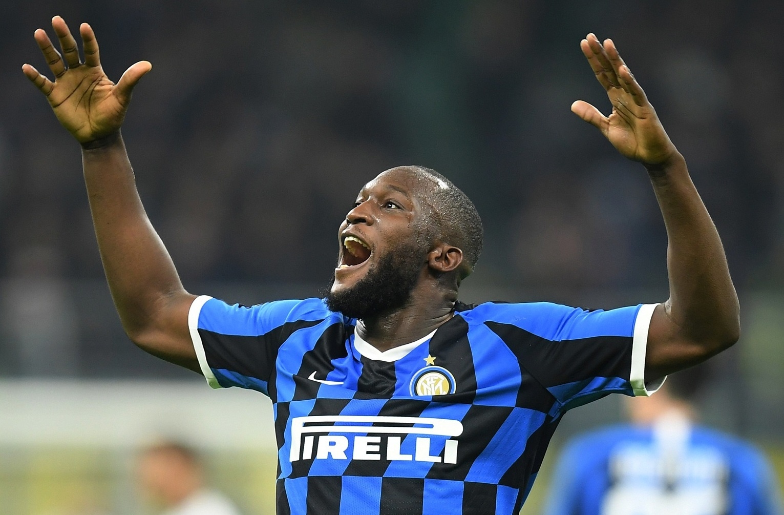 Lukaku ghi ban giup Inter lay lai ngoi dau tu Juventus hinh anh