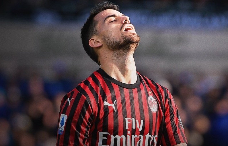 AC Milan thua 0-5 o tran chia tay nam 2019 hinh anh