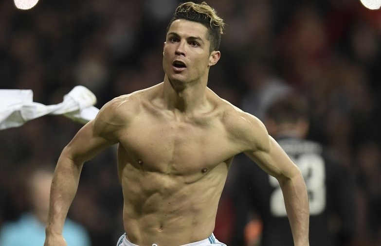 Mot thap ky vuon minh vi dai cua Cristiano Ronaldo hinh anh