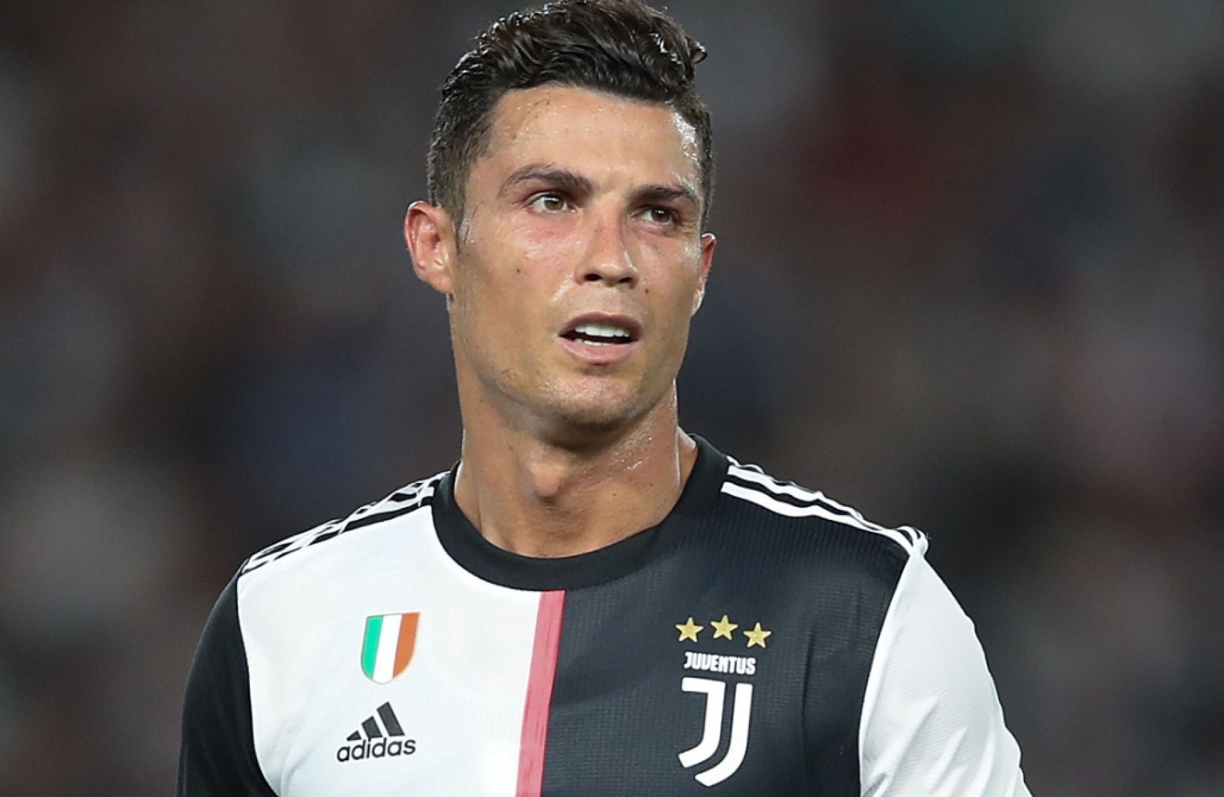 Ronaldo bi gat khoi doi hinh tieu bieu cua nam trong FIFA 20 hinh anh