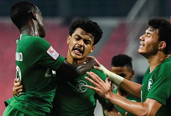 Quat nga Uzbekistan, U23 Saudi Arabia gianh ve du Olympic 2020 hinh anh