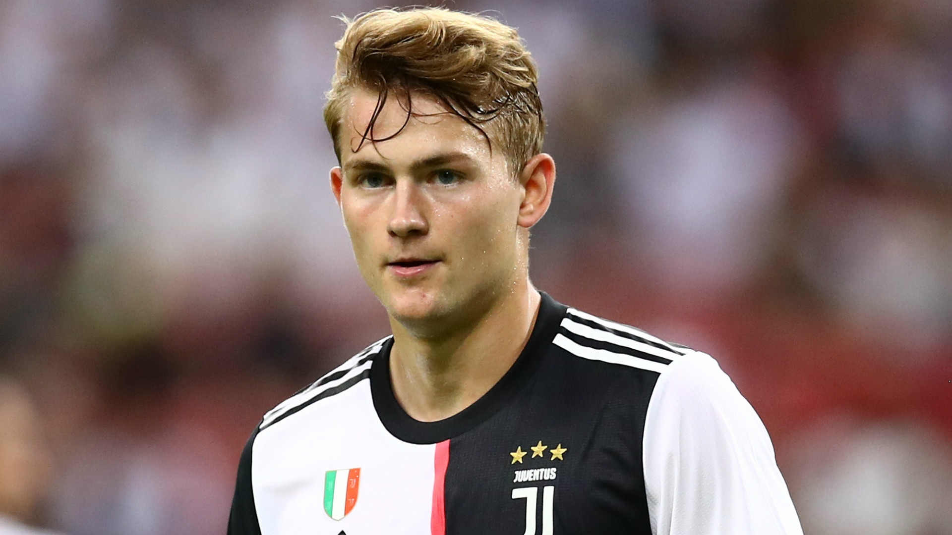 Ganh nang 75 trieu euro de len vai De Ligt hinh anh