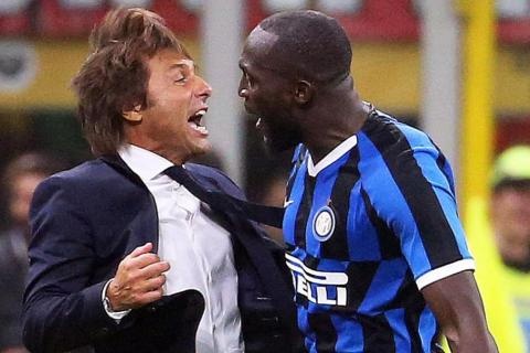 Lukaku ke chuyen bi Conte mang vi choi te hinh anh