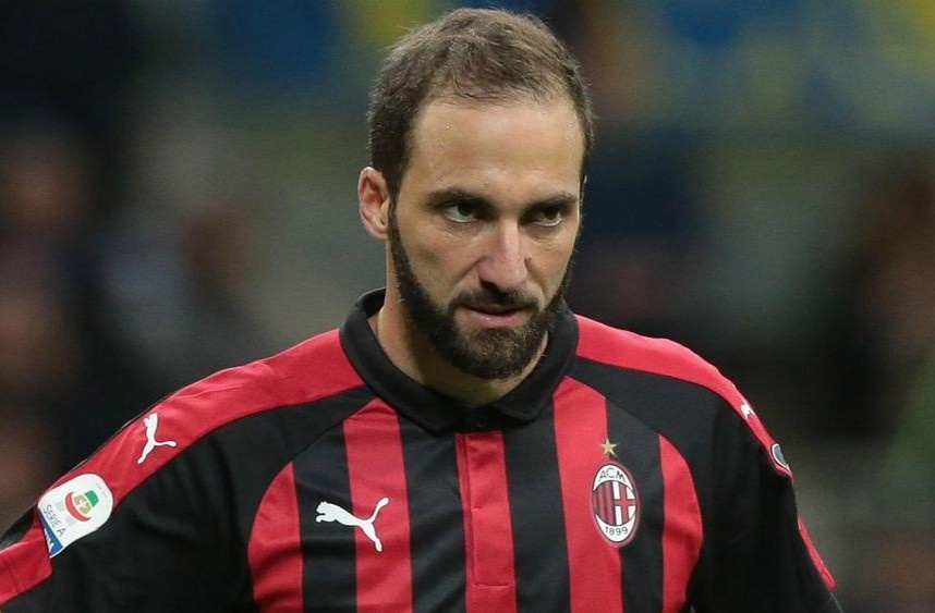 Loi nguyen so 9 khien nhieu ngoi sao lun bai o AC Milan hinh anh