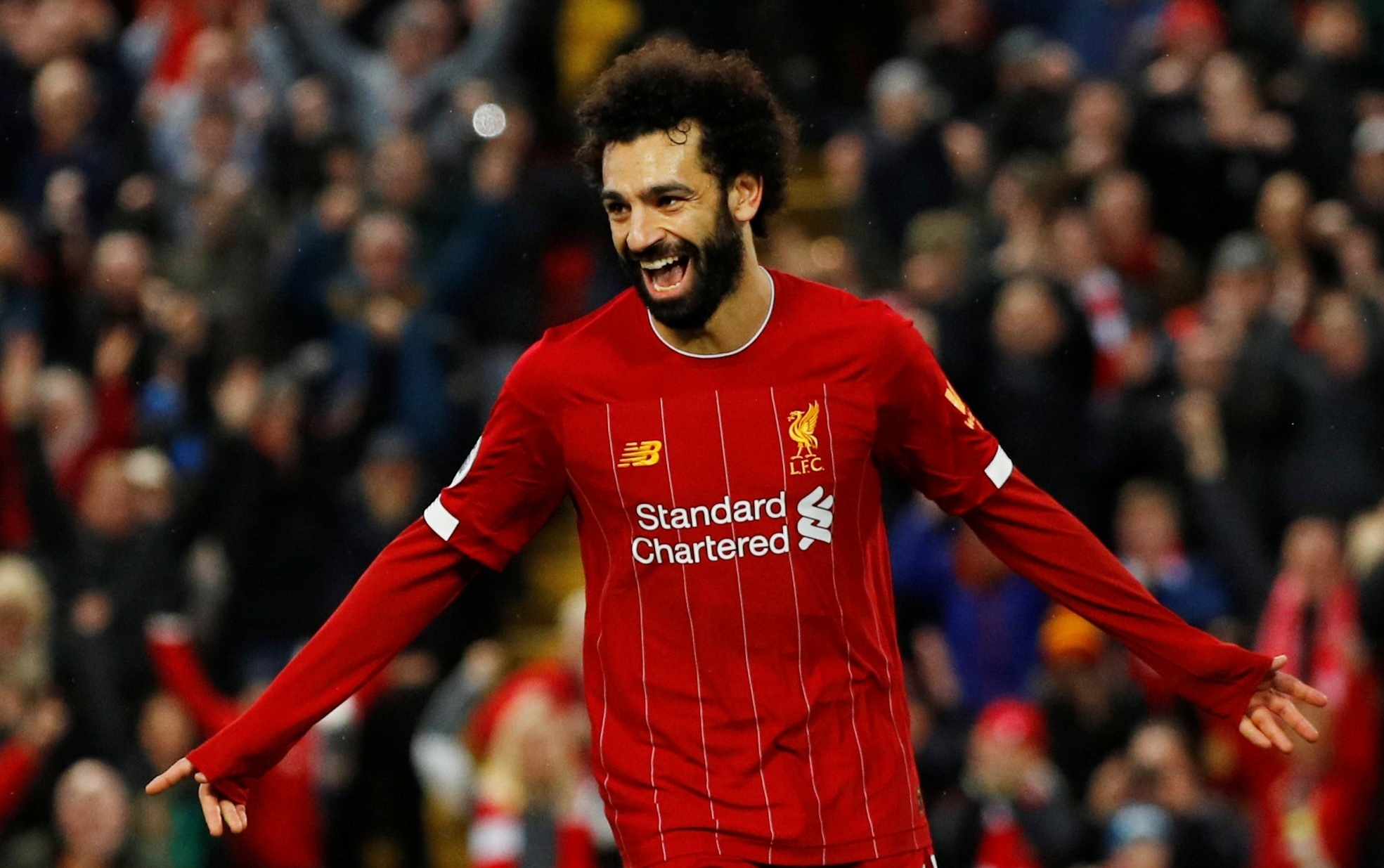 Liverpool hon Man City 22 diem sau tran thang Southampton 4-0 hinh anh