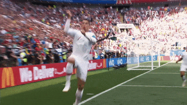 Ronaldo duoc FIFA gui loi chuc mung sinh nhat hinh anh