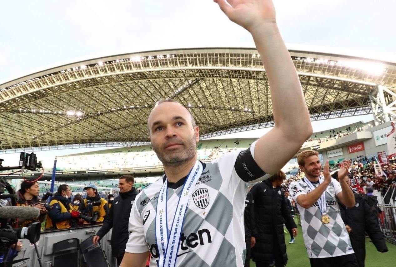 Tuyen thu Thai Lan that bai truoc Iniesta o sieu cup Nhat Ban hinh anh