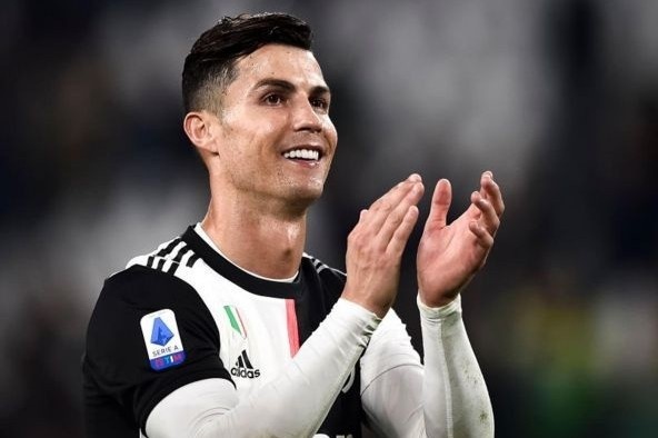 Haaland: 'Toi tro thanh cau thu la nho Ronaldo' hinh anh