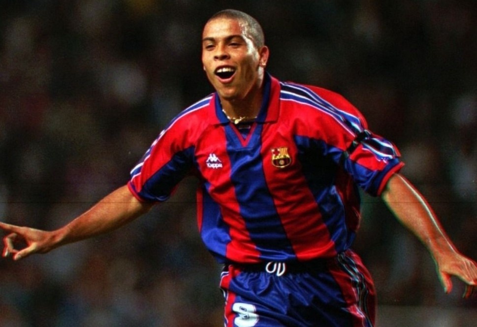 Nhung vu mua ban kho hieu cua Barca trong lich su hinh anh