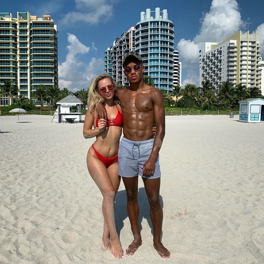 sao Ajax cua do ban gai anh 3