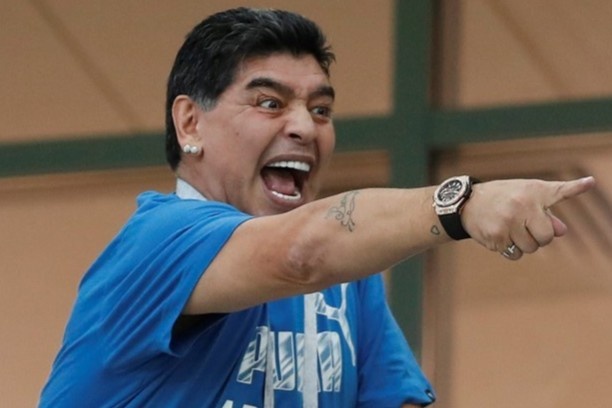 Maradona: 'Toi bi nguoi ngoai hanh tinh bat coc' hinh anh