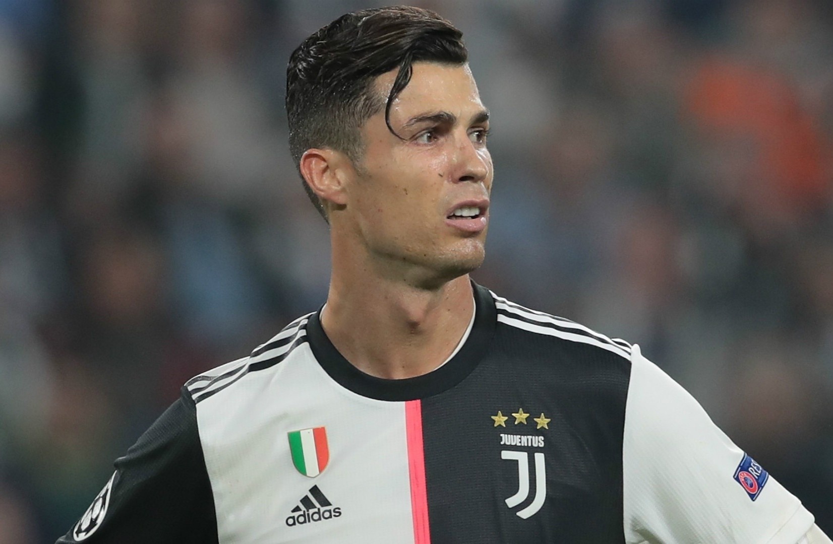 Dich Covid-19 day bong da Italy vao tham canh hinh anh