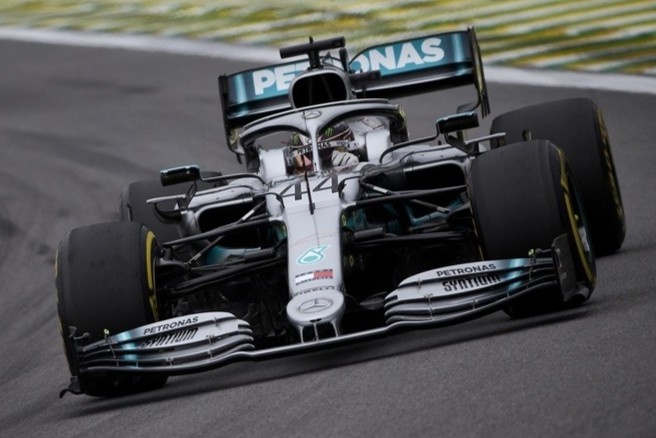 Chang dua F1 tai Australia bi hoan hinh anh