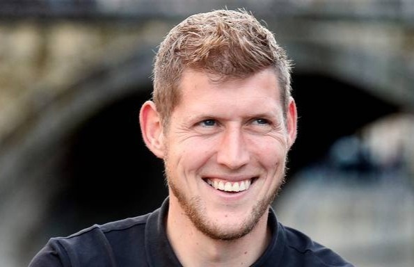 A quan Bundesliga ke chuyen truot thu viec o Viet Nam hinh anh