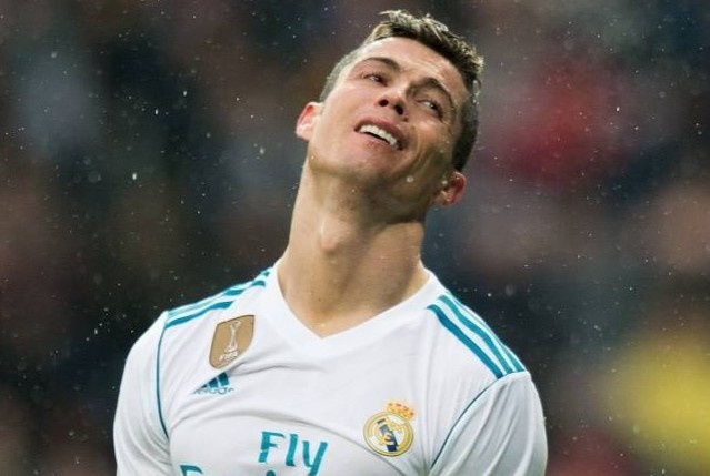 Neville ke chuyen dung tieu xao voi Ronaldo hinh anh