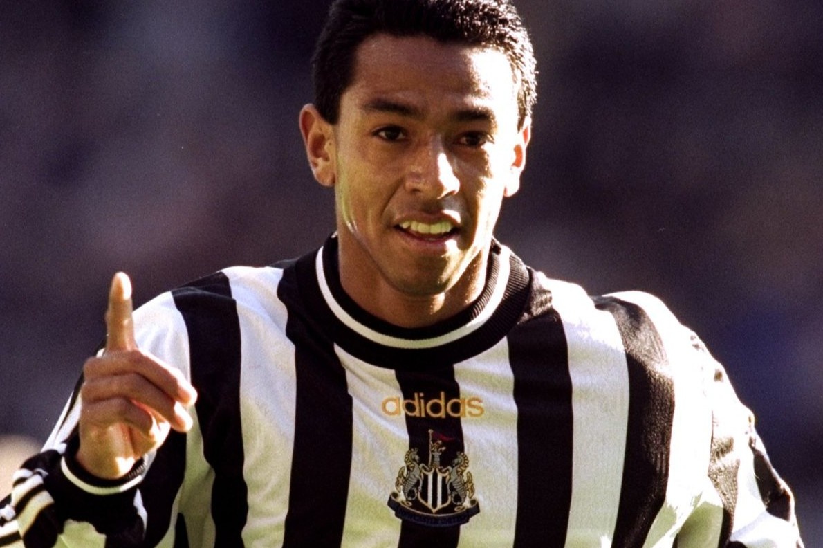 Cuu cau thu Premier League bi bat vi tron tu cach ly hinh anh