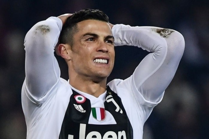 Vi sao Juventus dang muon ban Ronaldo? hinh anh