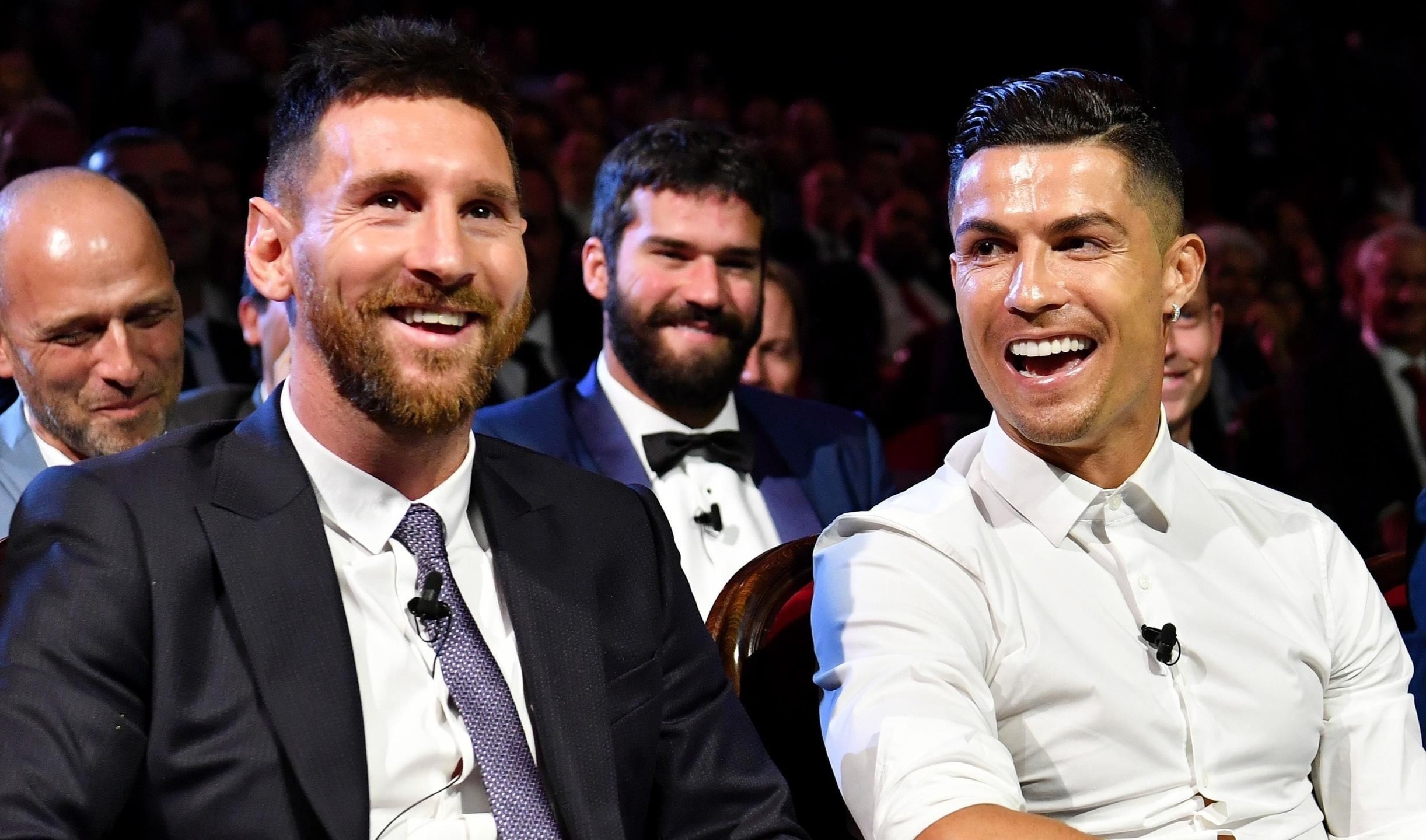 'Messi lan Ronaldo co the deu hay nhat lich su bong da' hinh anh