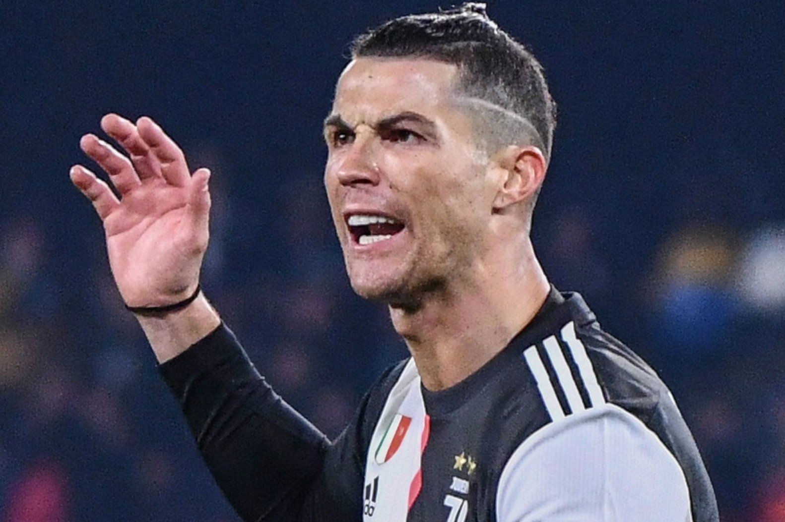 'Ronaldo cua Brazil hay hon Cristiano Ronaldo' hinh anh