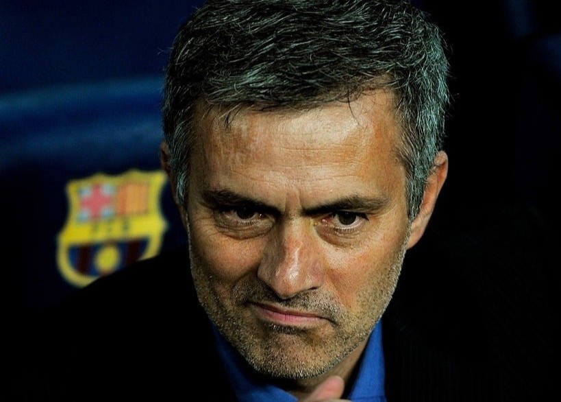 Ngay Messi bi Inter cua Mourinho phong toa hoan toan hinh anh