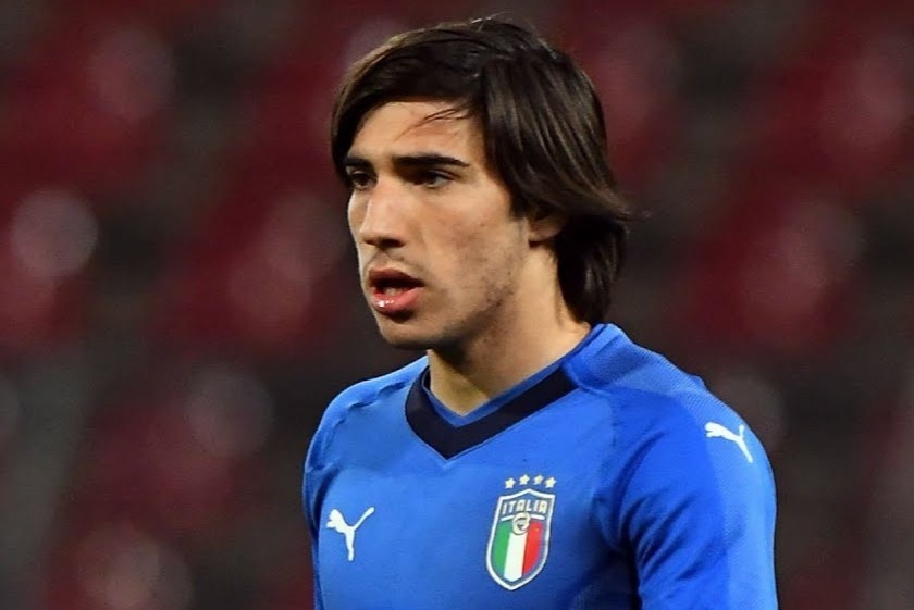 Barca bo cuoc trong vu chieu mo Sandro Tonali hinh anh