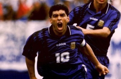 Ban thang cuoi cung cua Maradona tai World Cup hinh anh