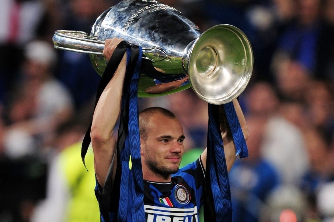 Sneijder de Qua bong Vang 2010 roi vao tay Messi nhu the nao? hinh anh