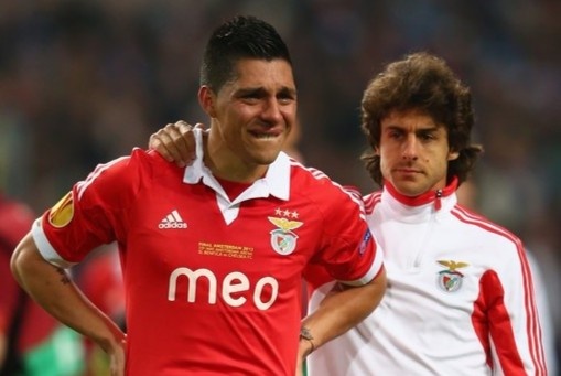 Am anh tam ly deo bam doi bong Bo Dao Nha suot hang chuc nam hinh anh