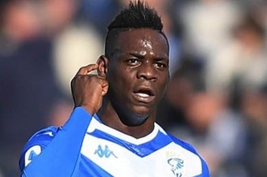 Balotelli co the bi sa thai vi vo ky luat hinh anh