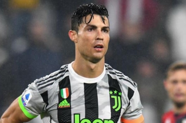 Vi sao Ronaldo bi dinh gia ngoai top 20 the gioi? hinh anh