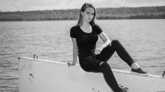 nguoi dep bong ban tu sat anh 1