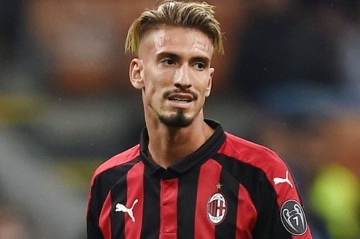 Tien ve AC Milan bi cuop di sung vao mat hinh anh