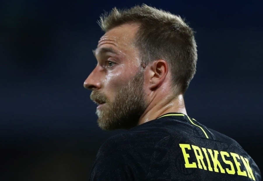 Eriksen ghi ban tu cham phat goc, Inter van bi Napoli loai hinh anh