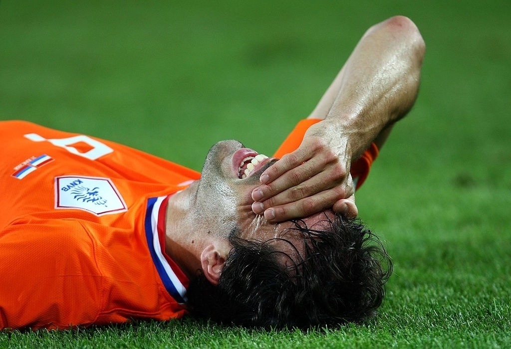 Bien co bat ngo khien Ha Lan thua Nga tai EURO 2008 hinh anh