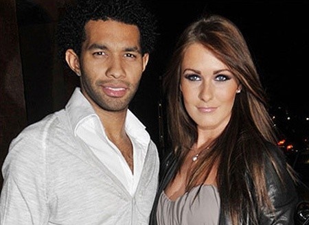 Cau hon ban gai o nghia trang, cuu sao Liverpool chia tay sau 3 thang hinh anh