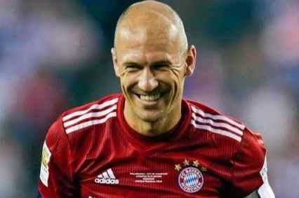 Robben tro lai voi bong da o tuoi 36 hinh anh