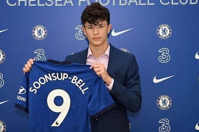 Sao tre 16 tuoi co dong mau Thai Lan ky hop dong voi Chelsea hinh anh