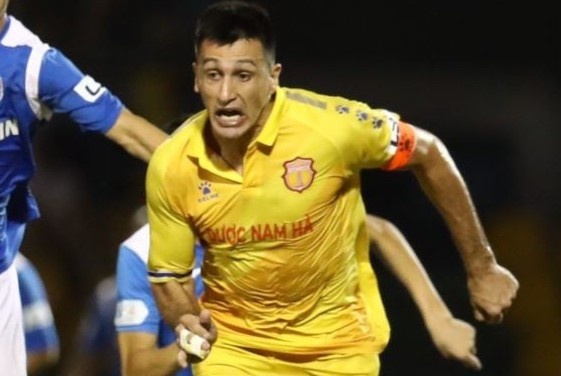 HLV Nam Dinh: 'Chung toi gao khan co nhung cau thu khong nghe thay' hinh anh