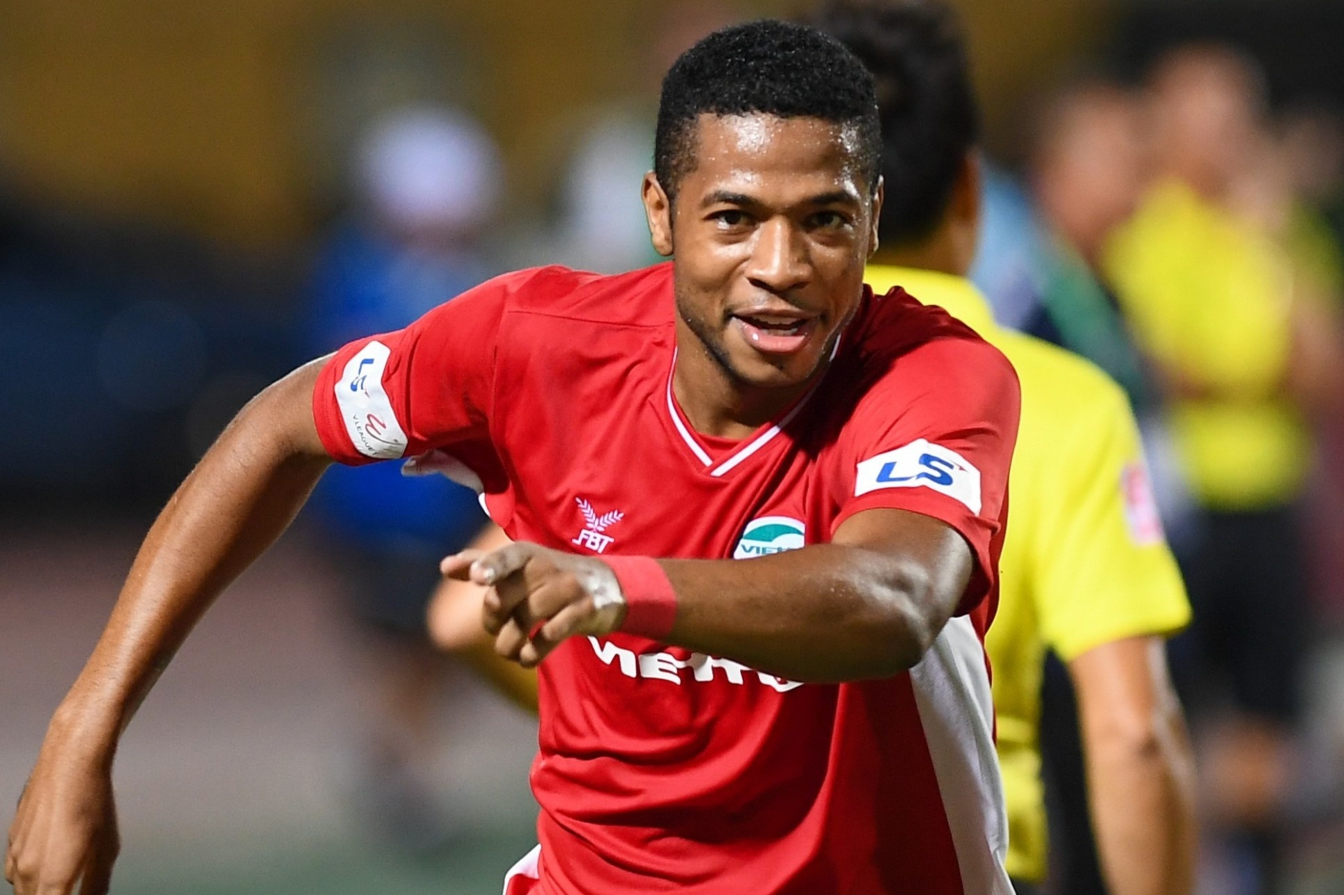 Ghi 3 ban trong 7 phut, CLB Viettel de bep Hai Phong hinh anh