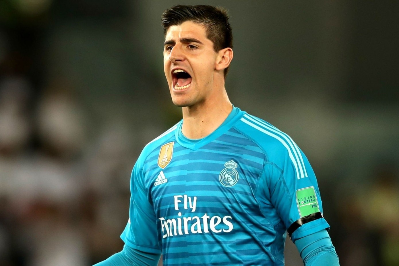 Courtois lap ky tich vo tien khoang hau tai Real trong 32 nam hinh anh